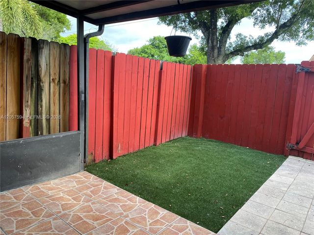 10537 NW 8th Street, Pembroke Pines, FL 33026