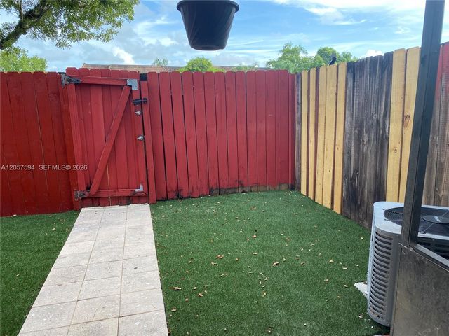 10537 NW 8th Street, Pembroke Pines, FL 33026