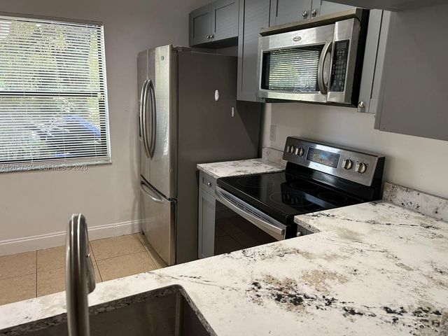 10537 NW 8th Street, Pembroke Pines, FL 33026