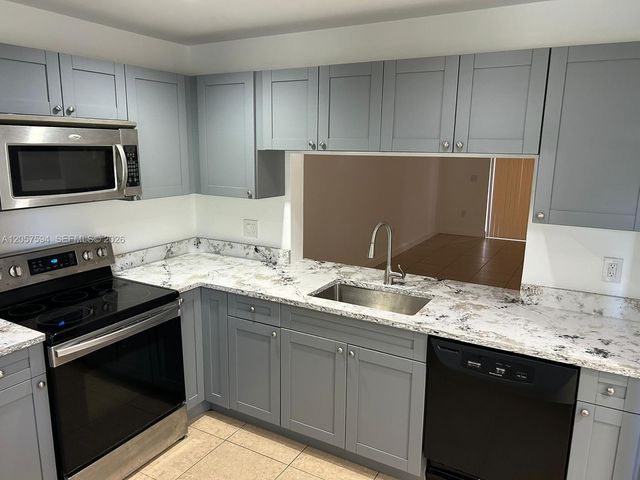10537 NW 8th Street, Pembroke Pines, FL 33026