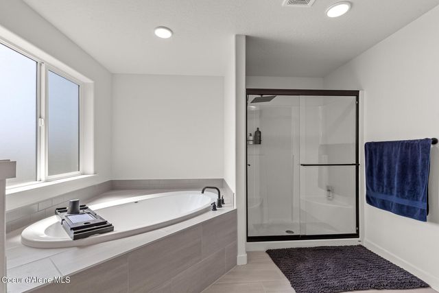 11781 N Banford Ln, Rathdrum, ID 83858