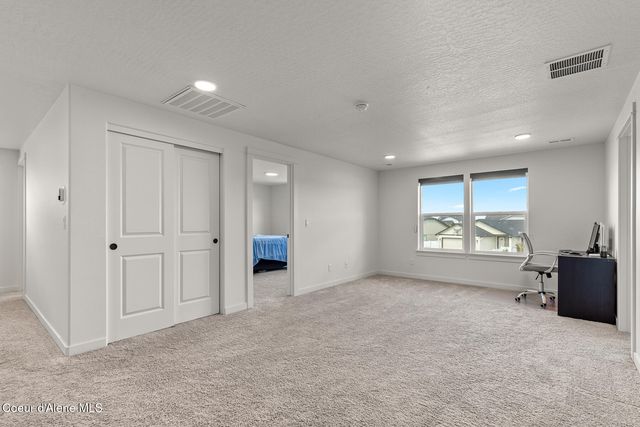 11781 N Banford Ln, Rathdrum, ID 83858