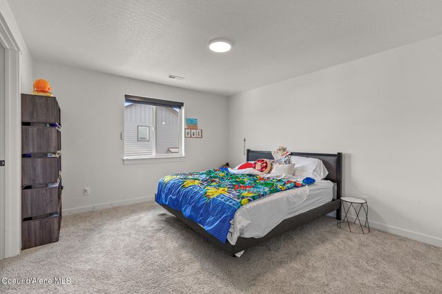 11781 N Banford Ln, Rathdrum, ID 83858