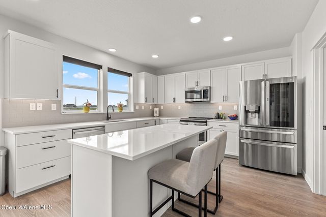 11781 N Banford Ln, Rathdrum, ID 83858