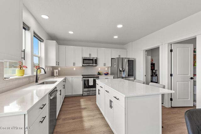 11781 N Banford Ln, Rathdrum, ID 83858