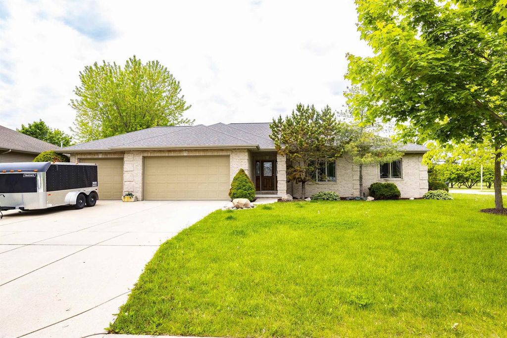 408 MCAULIFFE HEIGHTS TRAIL, Green Bay, WI 54311