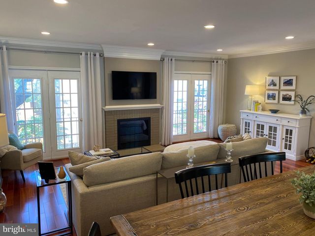 216 GRETNA GREEN CT, Alexandria, VA 22304