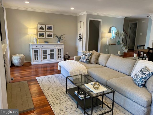 216 GRETNA GREEN CT, Alexandria, VA 22304