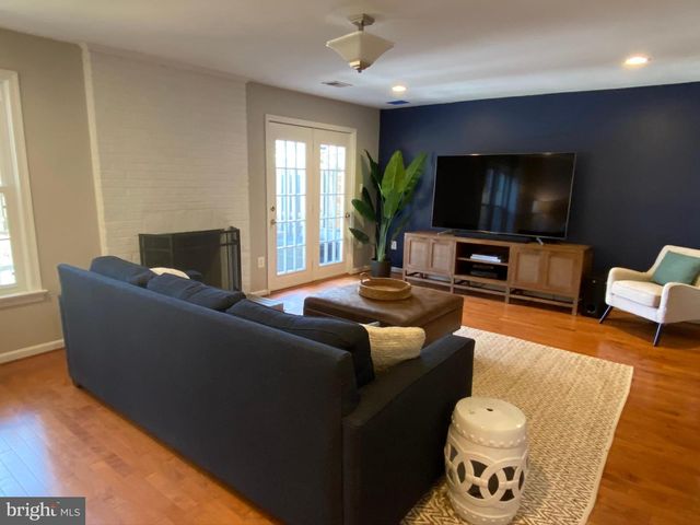 216 GRETNA GREEN CT, Alexandria, VA 22304