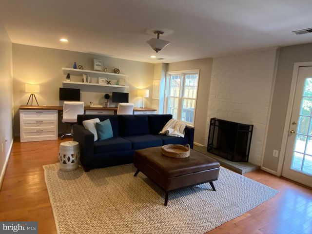 216 GRETNA GREEN CT, Alexandria, VA 22304