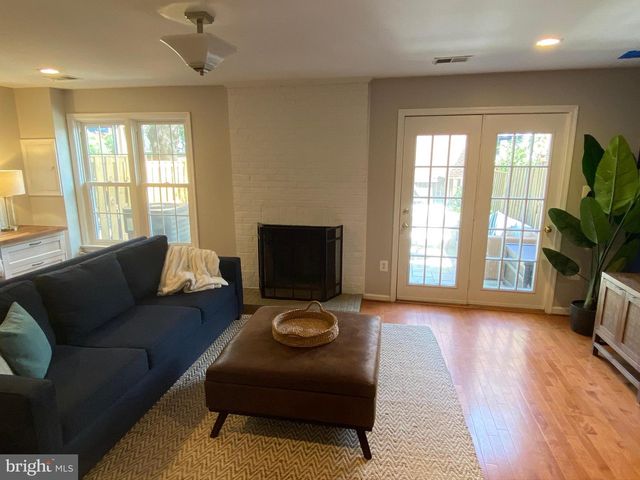 216 GRETNA GREEN CT, Alexandria, VA 22304