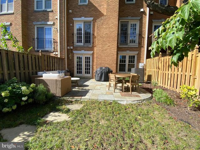 216 GRETNA GREEN CT, Alexandria, VA 22304