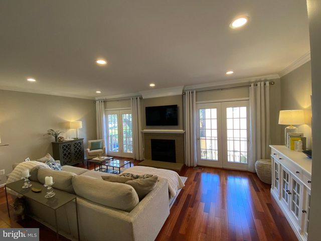 216 GRETNA GREEN CT, Alexandria, VA 22304