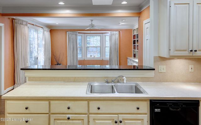 306 Penruth Ave, Louisville, KY 40207