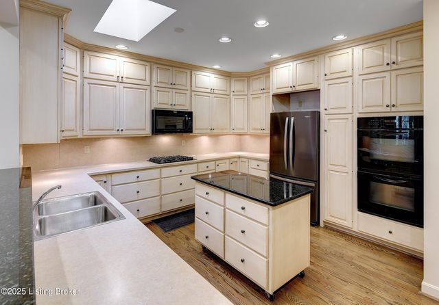 306 Penruth Ave, Louisville, KY 40207