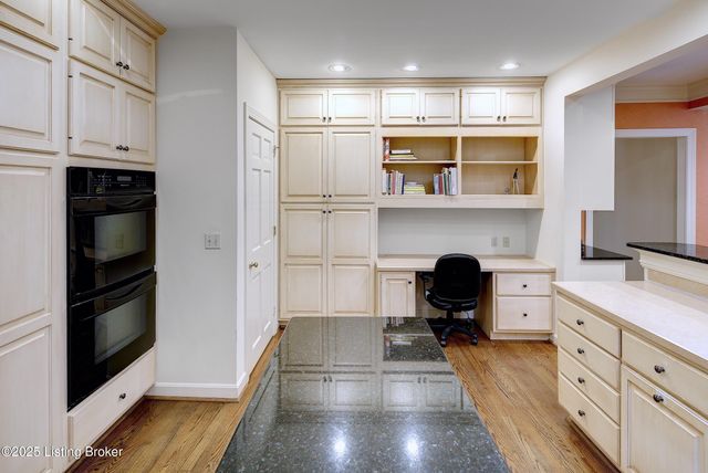 306 Penruth Ave, Louisville, KY 40207