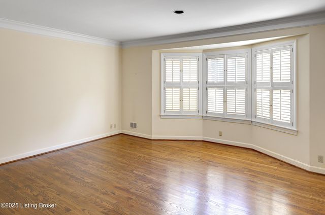 306 Penruth Ave, Louisville, KY 40207