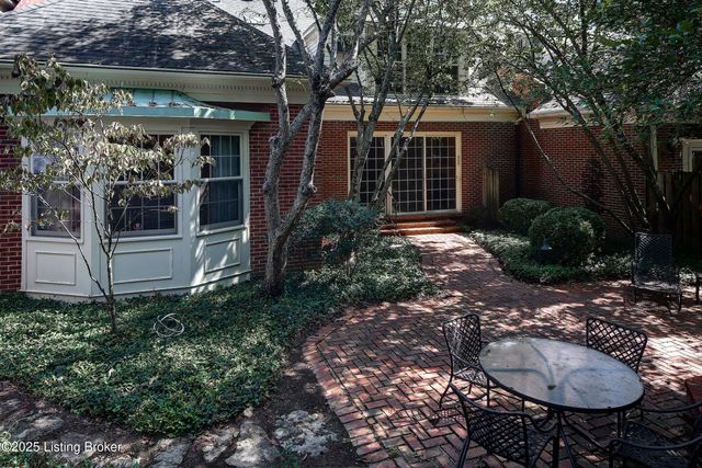 306 Penruth Ave, Louisville, KY 40207