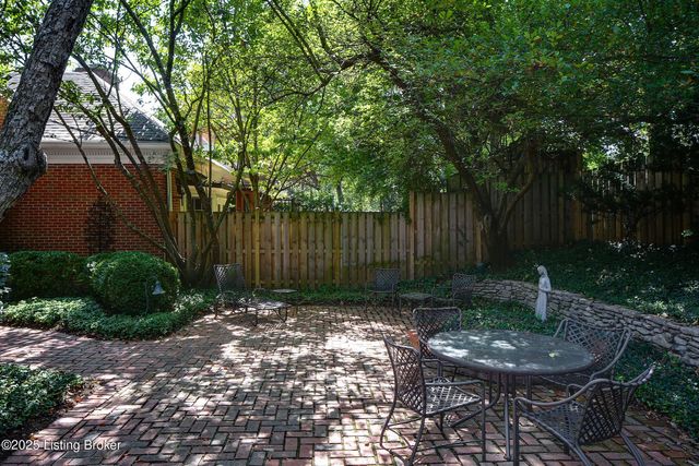 306 Penruth Ave, Louisville, KY 40207