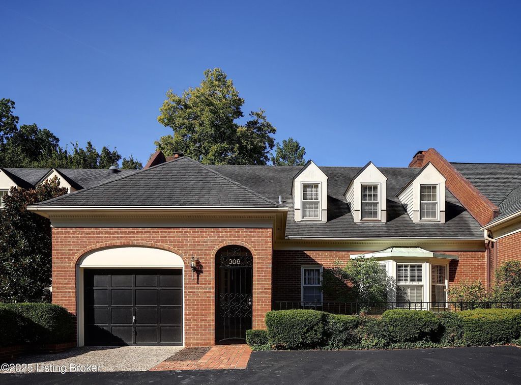 306 Penruth Ave, Louisville, KY 40207