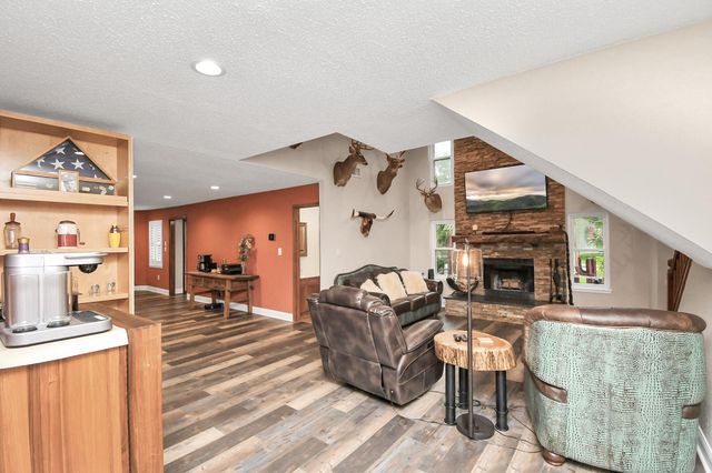 20202 Deer Run Road, Damon, TX 77430