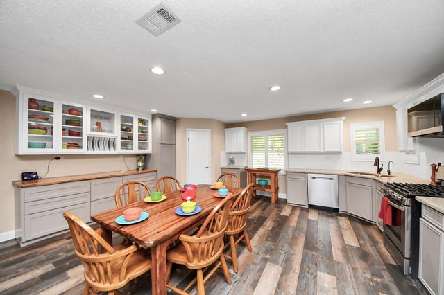 20202 Deer Run Road, Damon, TX 77430