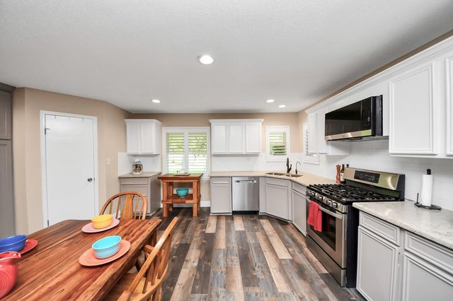 20202 Deer Run Road, Damon, TX 77430