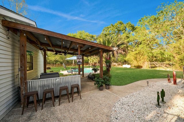 20202 Deer Run Road, Damon, TX 77430