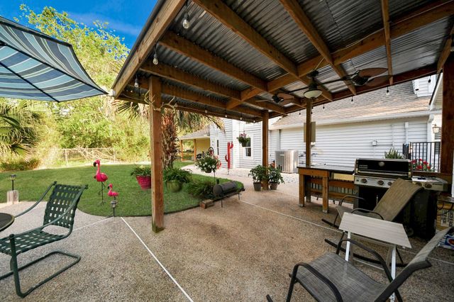 20202 Deer Run Road, Damon, TX 77430