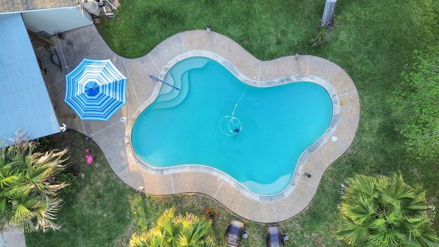 20202 Deer Run Road, Damon, TX 77430