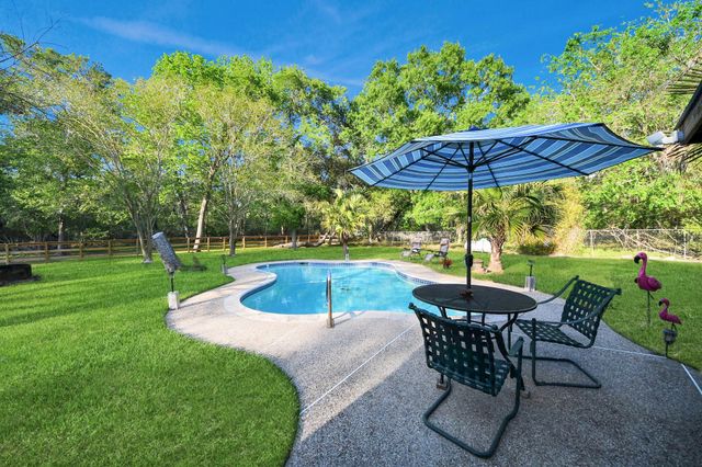 20202 Deer Run Road, Damon, TX 77430