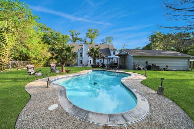 20202 Deer Run Road, Damon, TX 77430