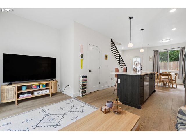 1211 N WINCHELL St 3, Portland, OR 97217