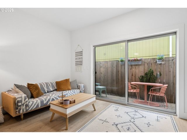 1211 N WINCHELL St 3, Portland, OR 97217