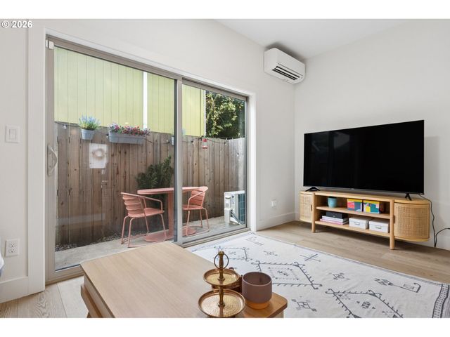1211 N WINCHELL St 3, Portland, OR 97217