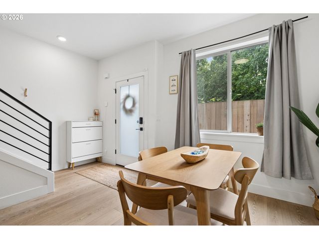 1211 N WINCHELL St 3, Portland, OR 97217