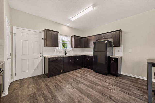 403 S 2nd Street, La Porte, TX 77571