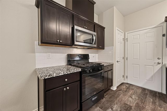 403 S 2nd Street, La Porte, TX 77571