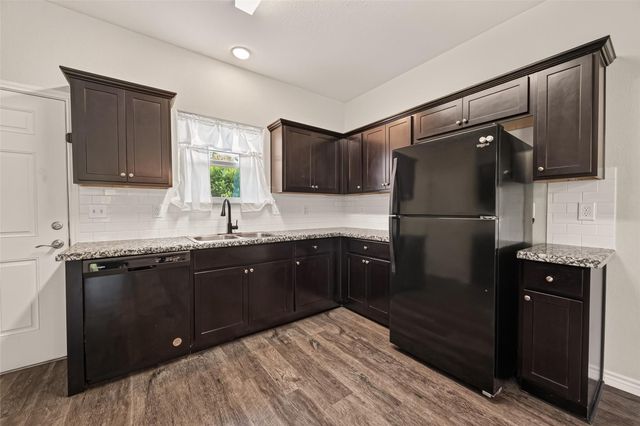 403 S 2nd Street, La Porte, TX 77571