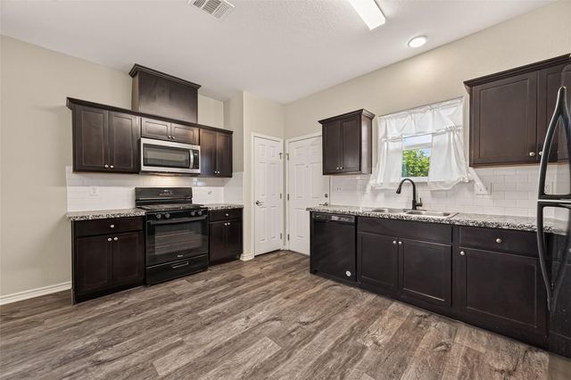 403 S 2nd Street, La Porte, TX 77571