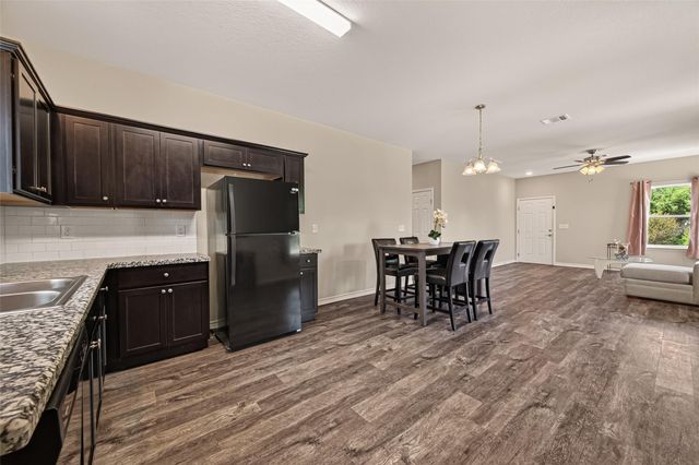 403 S 2nd Street, La Porte, TX 77571
