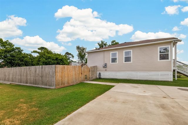 403 S 2nd Street, La Porte, TX 77571