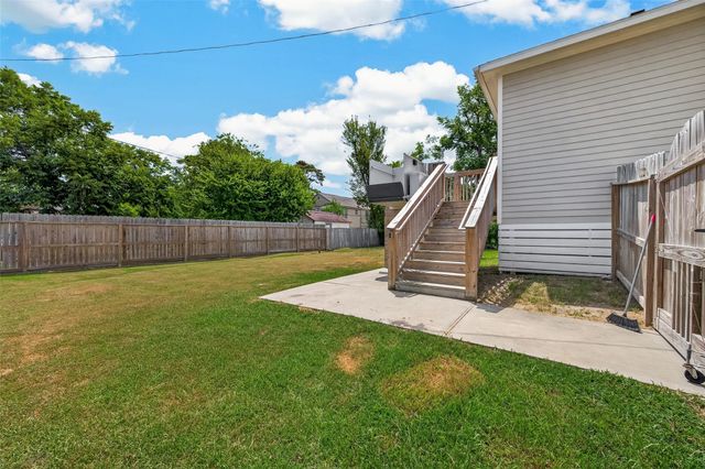 403 S 2nd Street, La Porte, TX 77571