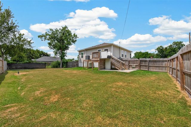 403 S 2nd Street, La Porte, TX 77571