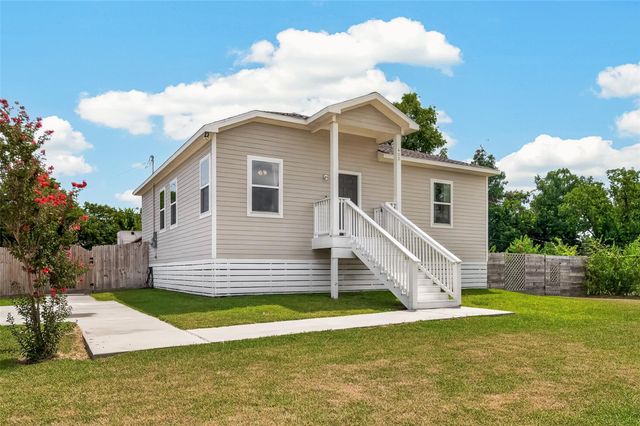 403 S 2nd Street, La Porte, TX 77571