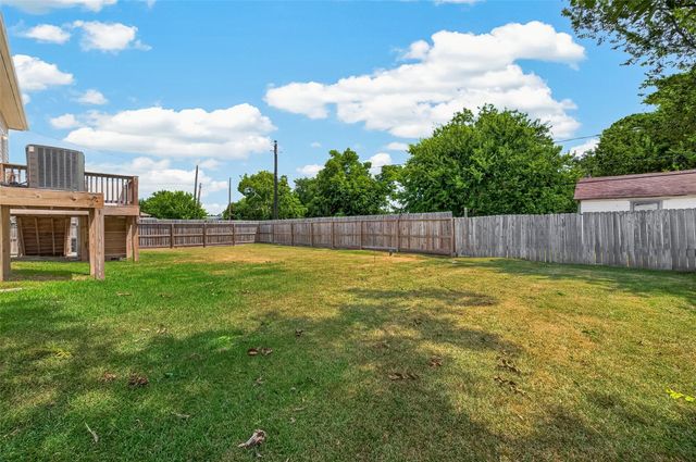 403 S 2nd Street, La Porte, TX 77571