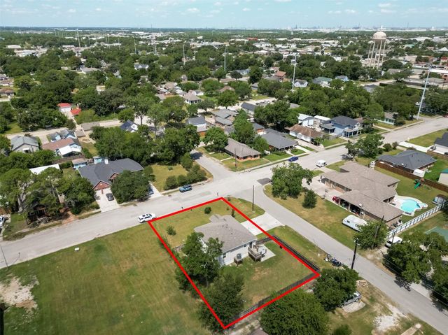 403 S 2nd Street, La Porte, TX 77571