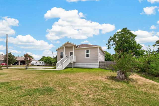 403 S 2nd Street, La Porte, TX 77571