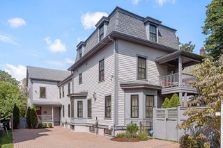 27 Walden St 2, Cambridge, MA 02140
