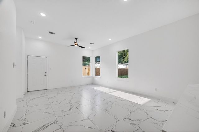 9334 Waller Street, Houston, TX 77012